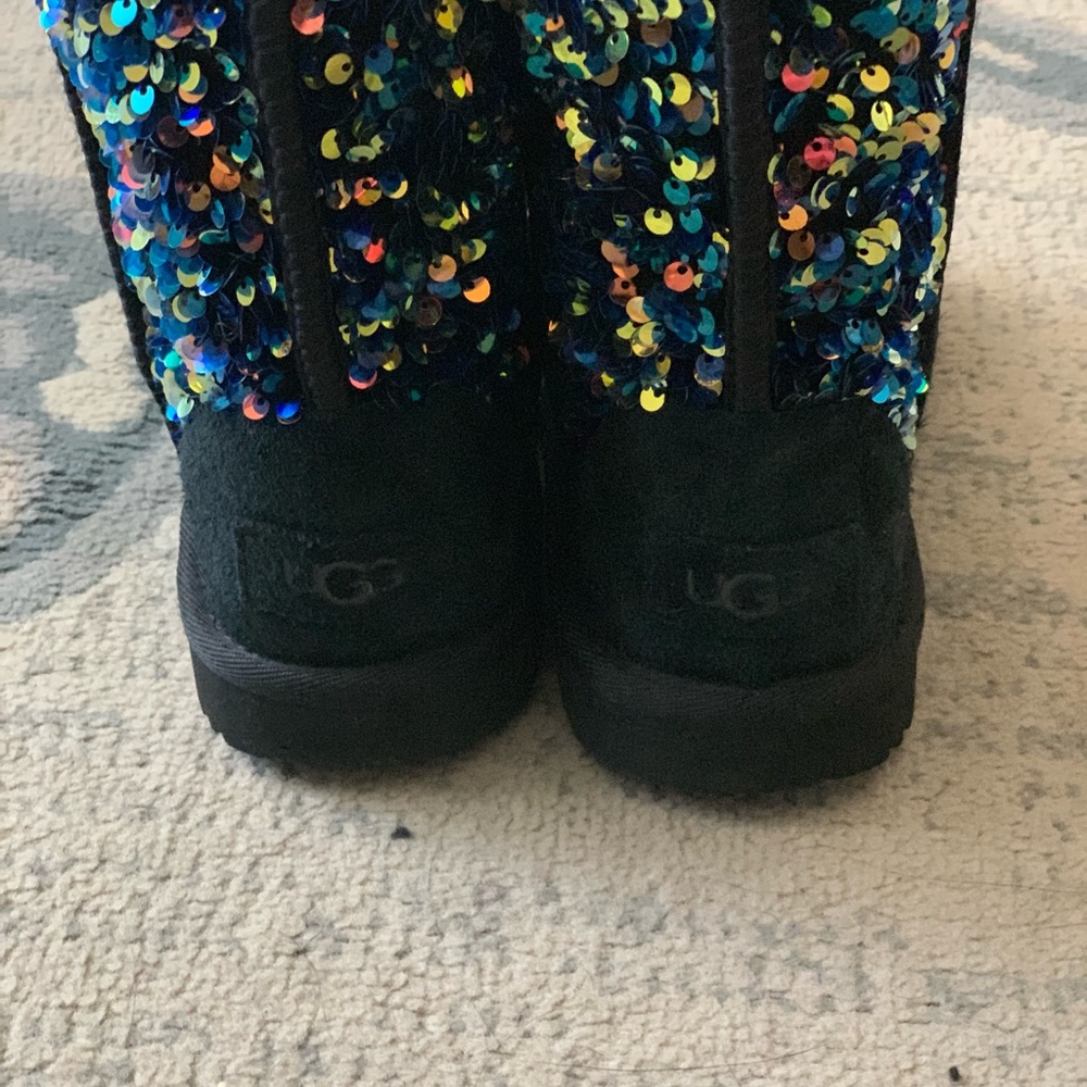Cute Uggs no flaws in excellent condition - Picture 4 of 7